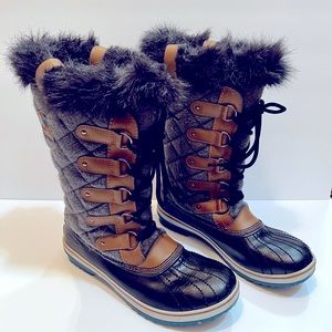 Sorel Torfino Grey Felt Quilted Boots Women’s size 11-Excellent condition